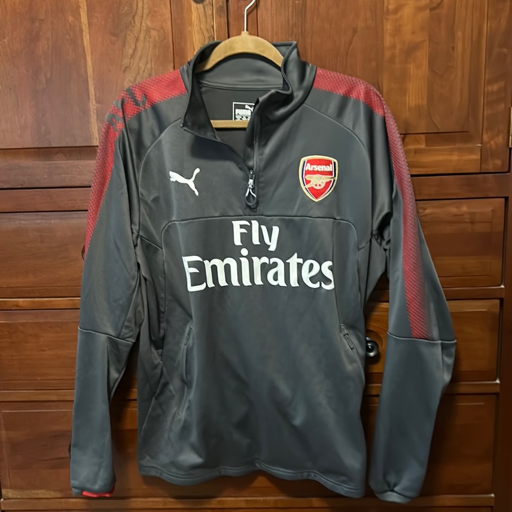 Men’s Arsenal quarter zip.